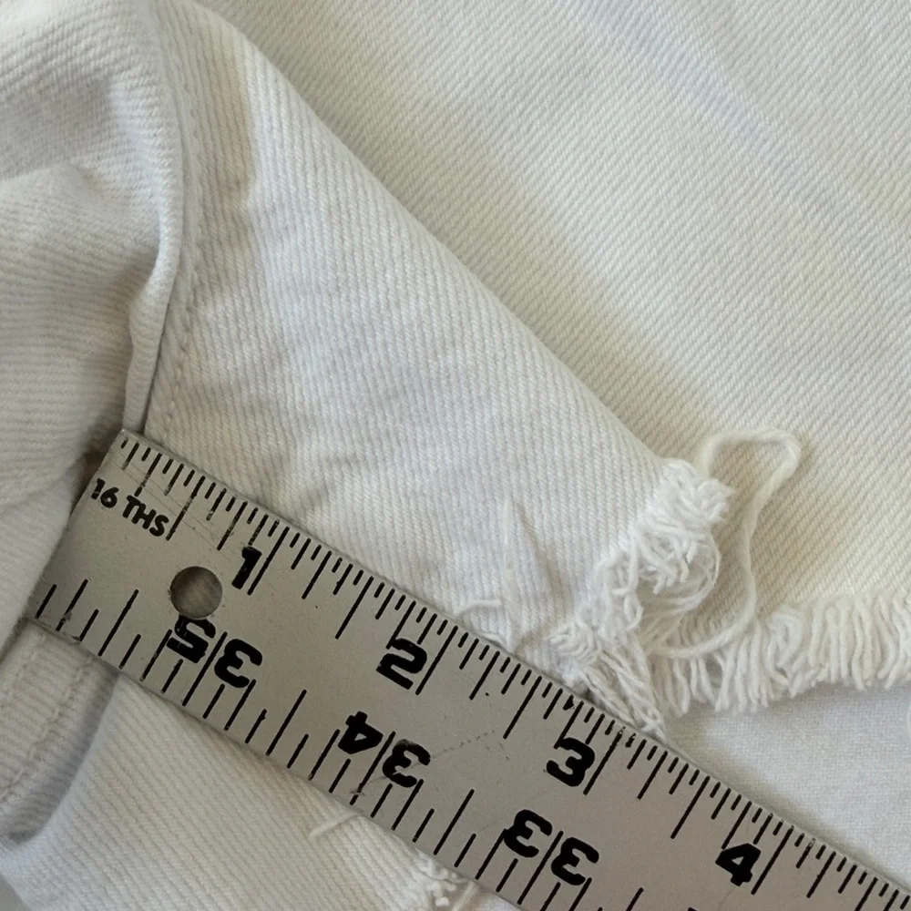 Zara Cut Off Distressed White Denim Jeans Women’s Size 6